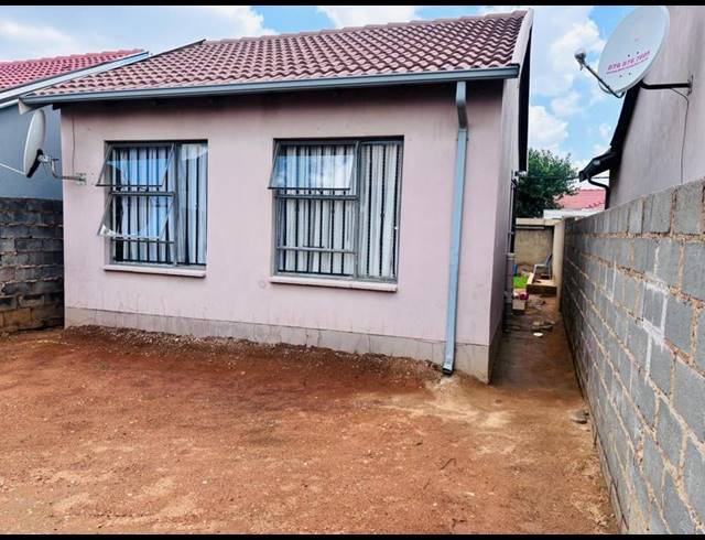 2 BEDROOM HOUSE FOR SALE IN FLEURHOF